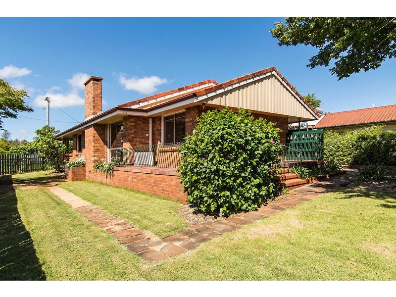 1 Peak Street, Harristown QLD 4350