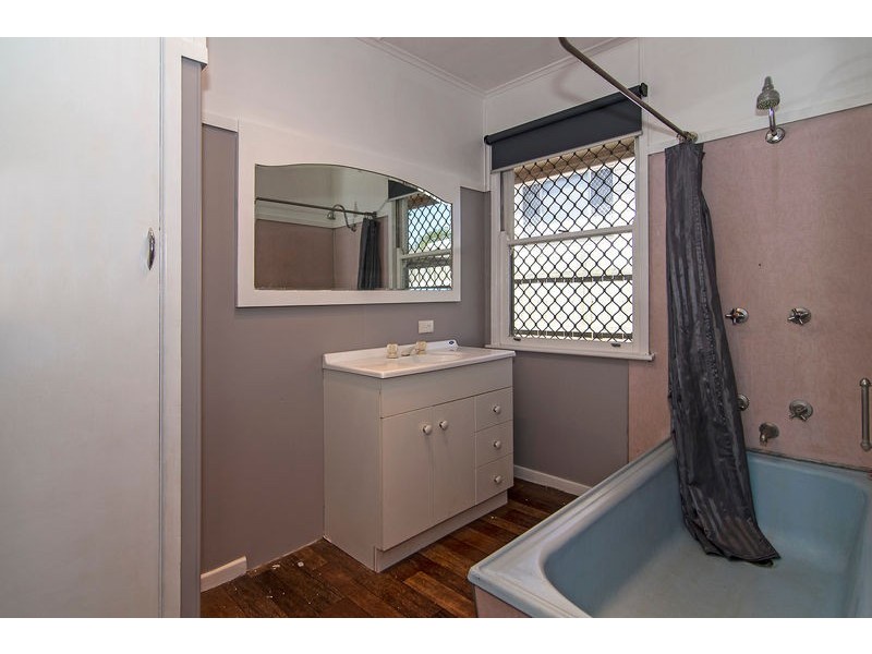 1 Peak Street, Harristown QLD 4350