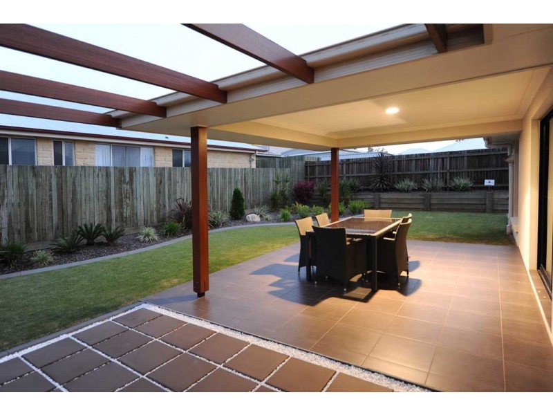 96 Spring Street, Middle Ridge QLD 4350