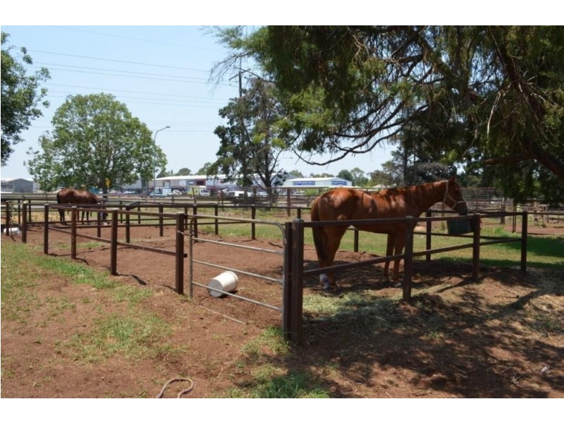 186 Hursley Road, Glenvale QLD 4350