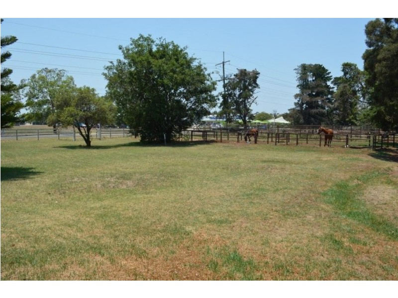 186 Hursley Road, Glenvale QLD 4350