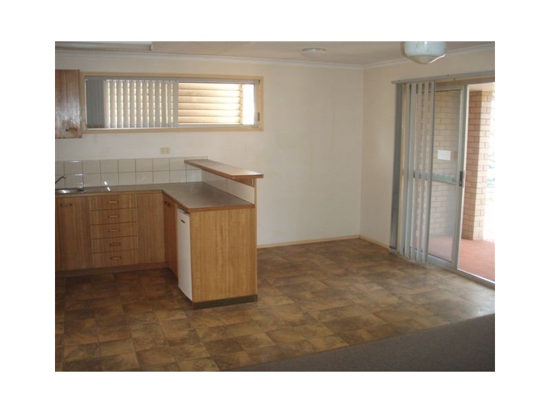 1/198 Ramsay Street, Centenary Heights QLD 4350