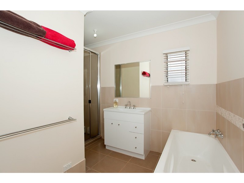 83 Hoey Street, Kearneys Spring QLD 4350