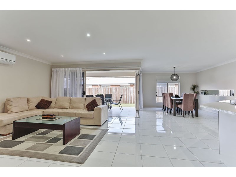 5 Vinniecombe Street, Kearneys Spring QLD 4350