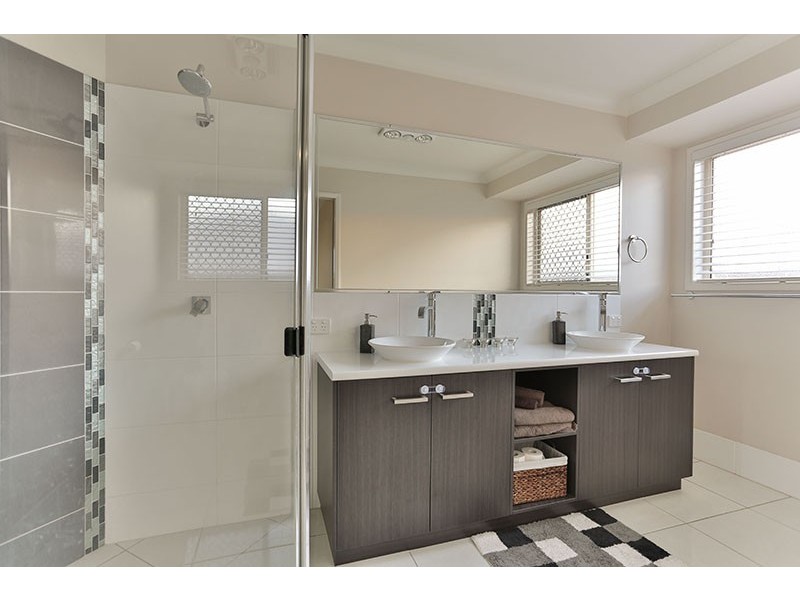 5 Vinniecombe Street, Kearneys Spring QLD 4350