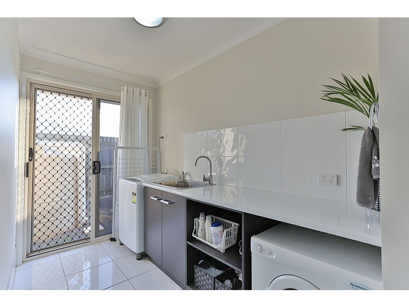 5 Vinniecombe Street, Kearneys Spring QLD 4350