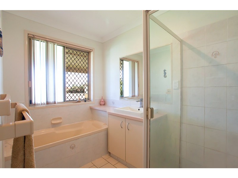 16 Oaklands Court, Glenvale QLD 4350