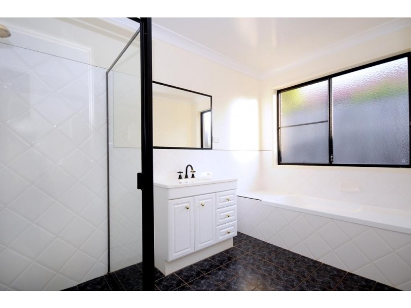 4 Collingwood Close, Middle Ridge QLD 4350