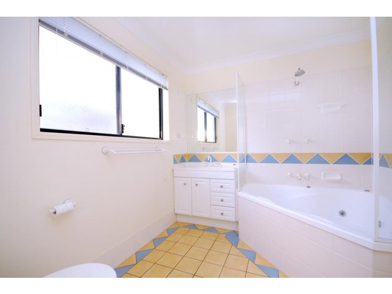 4 Collingwood Close, Middle Ridge QLD 4350