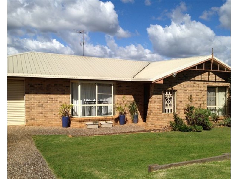 4 Muller Street, Kearneys Spring QLD 4350