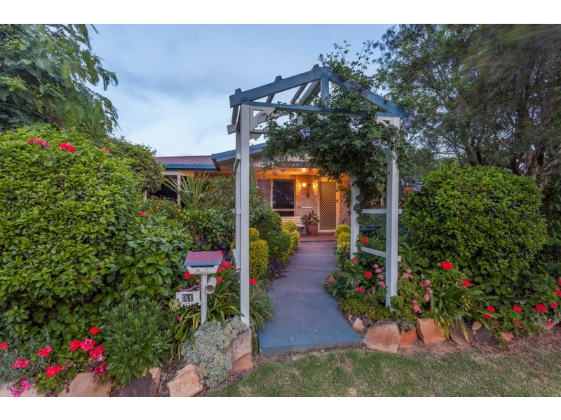 31 Biscay Crescent, Glenvale QLD 4350