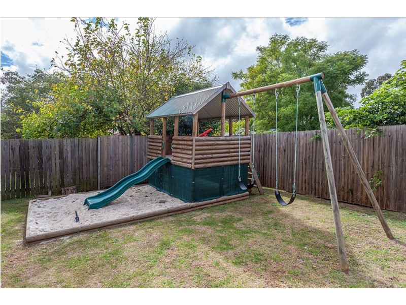 11 Jonathan Street, Rockville QLD 4350