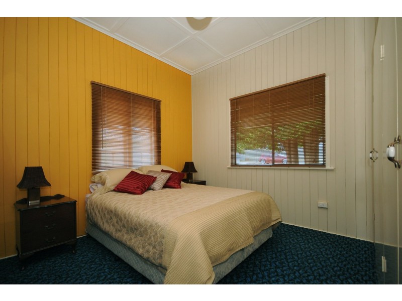 4 Lochel Street, Mount Lofty QLD 4350