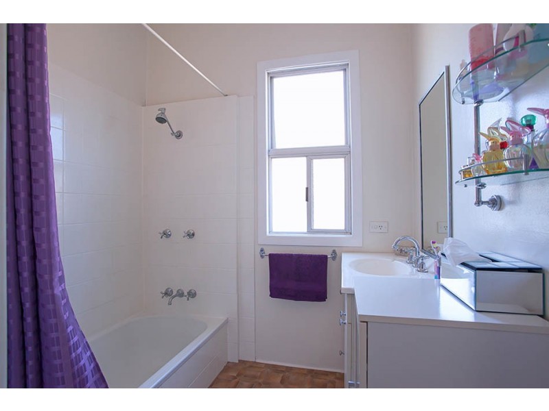 1 Bothwell Street, Newtown QLD 4350