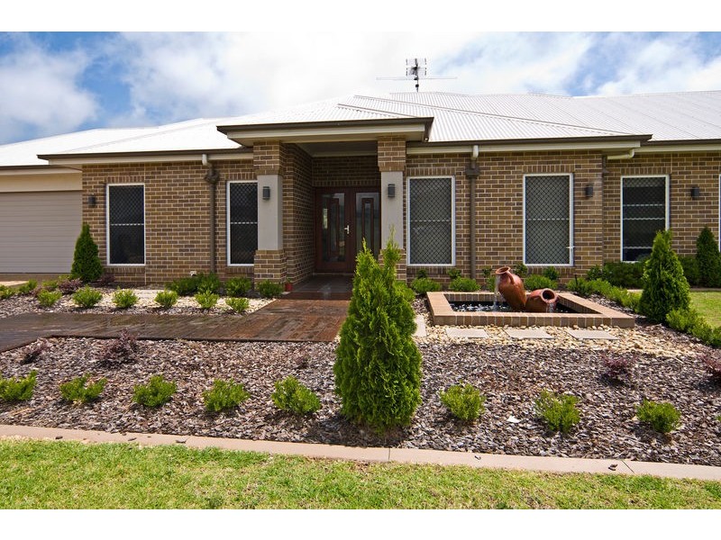 13-15 Cook Court, Highfields QLD 4352