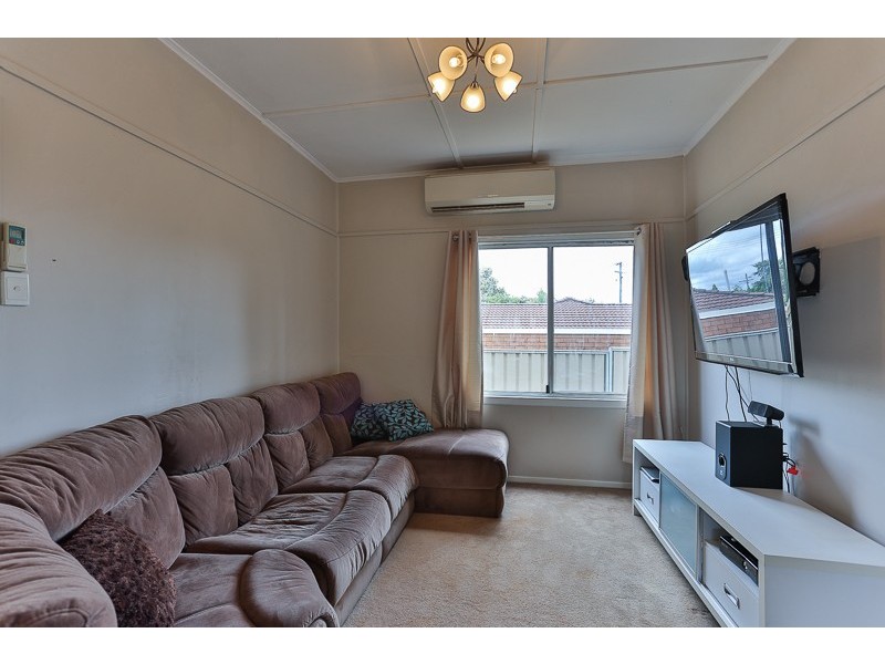 8 Blake Street, Wilsonton QLD 4350