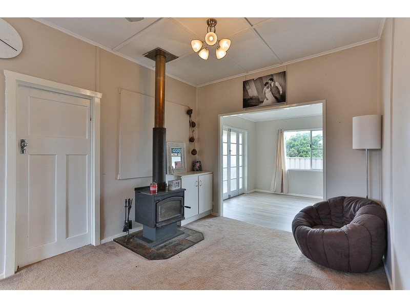 8 Blake Street, Wilsonton QLD 4350