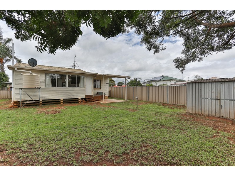 8 Blake Street, Wilsonton QLD 4350