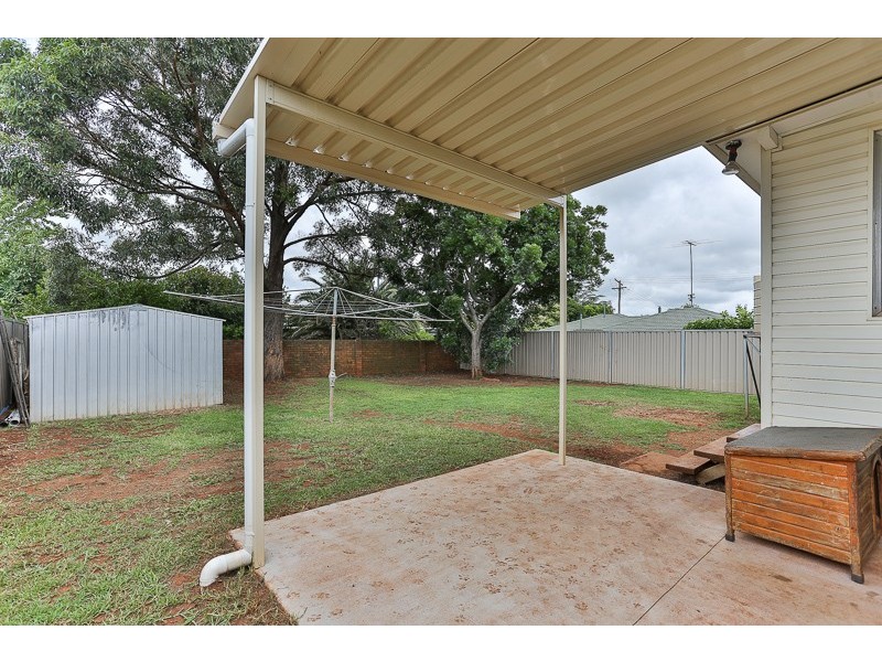 8 Blake Street, Wilsonton QLD 4350