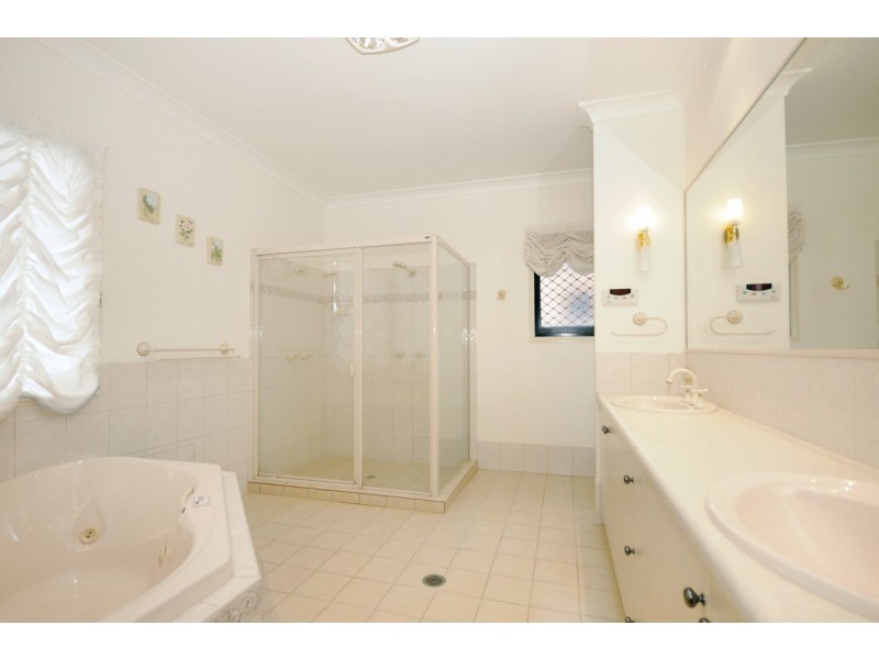 19 Glen Eagles Drive, Middle Ridge QLD 4350