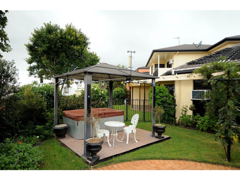 19 Glen Eagles Drive, Middle Ridge QLD 4350