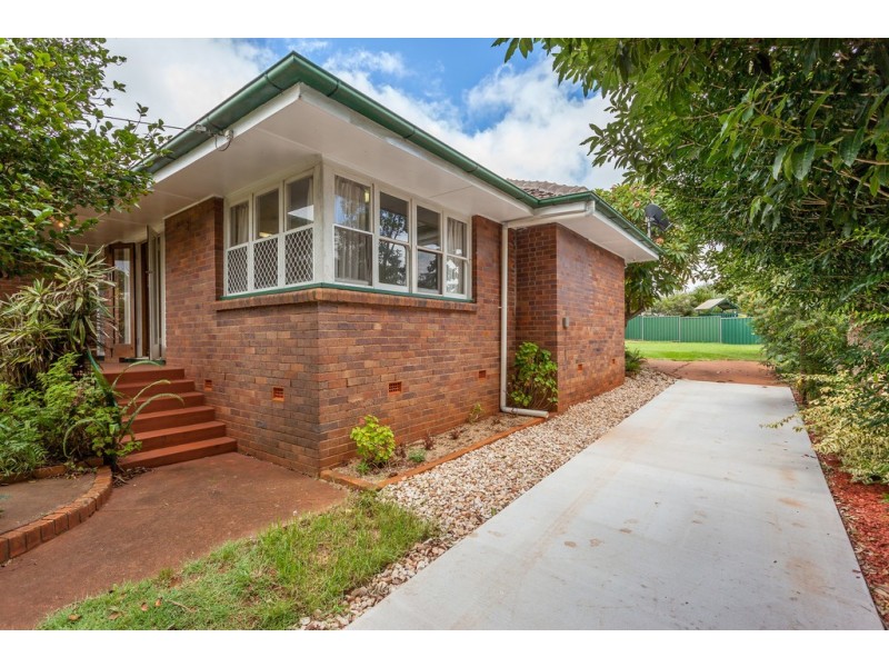 9 Drayton Road, Harristown QLD 4350