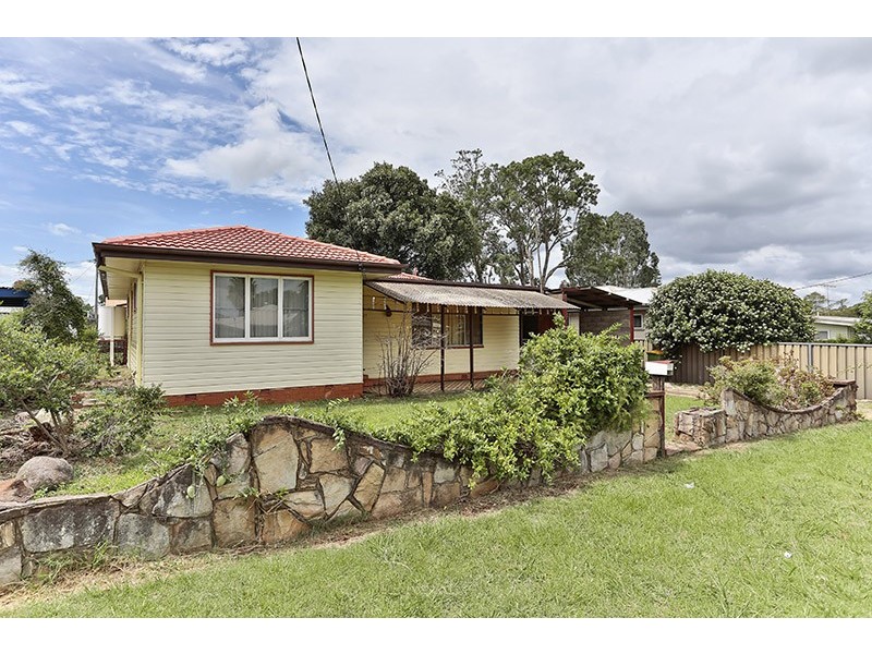 27 Cathro Street, Rockville QLD 4350