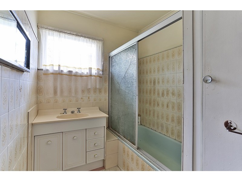 27 Cathro Street, Rockville QLD 4350