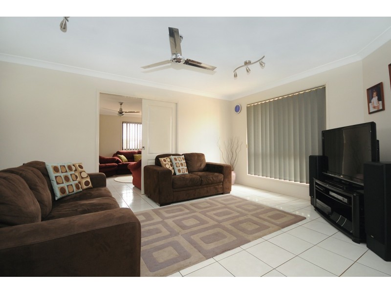 7 Banksdale Drive, Middle Ridge QLD 4350