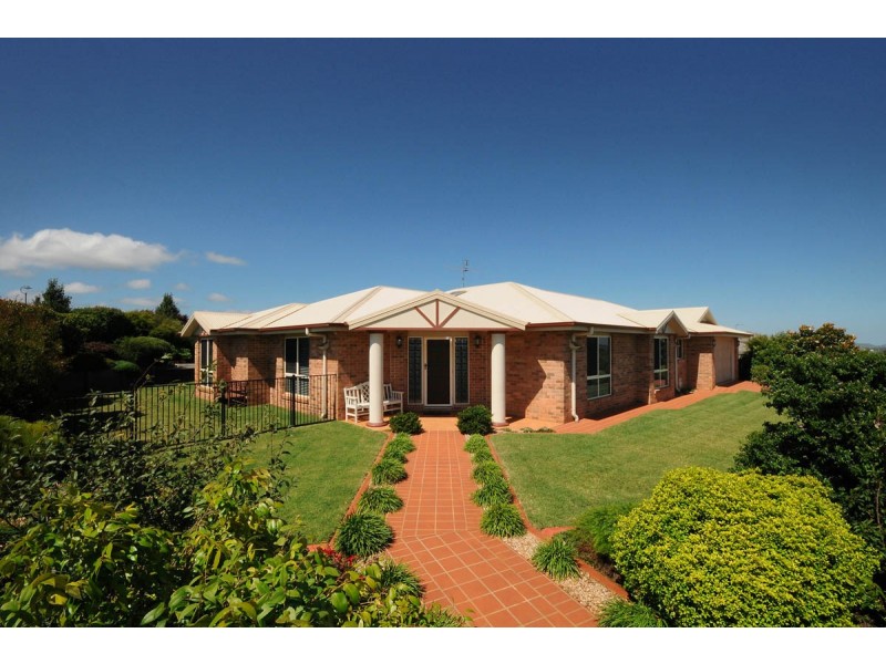 12 Campbell Drive, Highfields QLD 4352