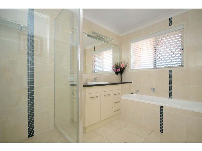 12 Campbell Drive, Highfields QLD 4352