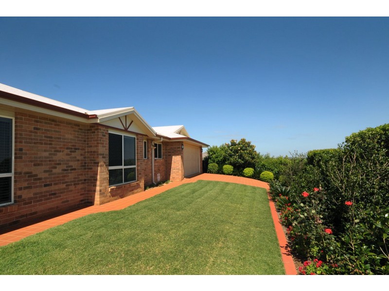 12 Campbell Drive, Highfields QLD 4352