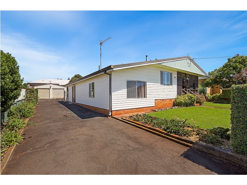 27 Boyd Street, Wilsonton QLD 4350