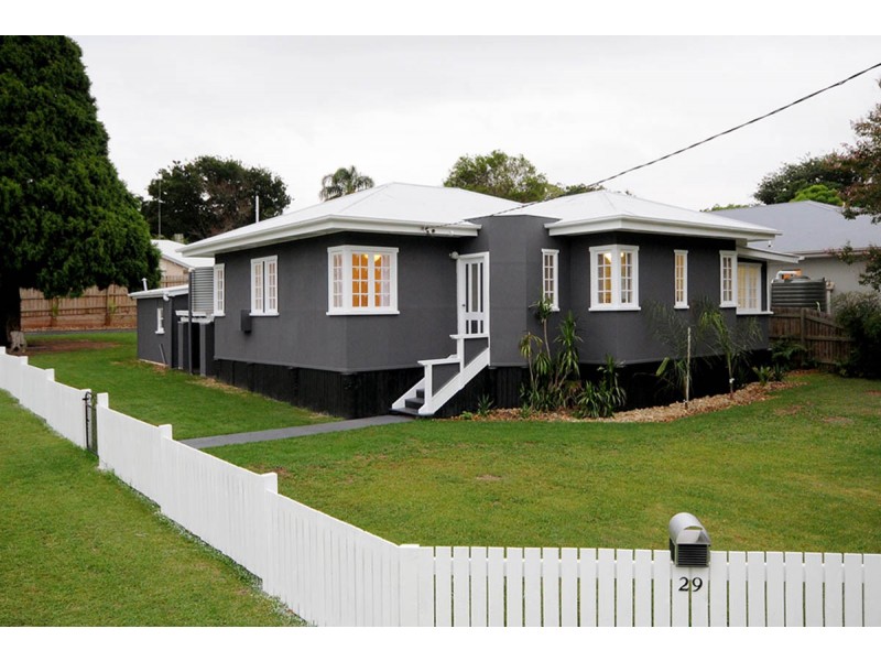 29 Collins Street, Mount Lofty QLD 4350