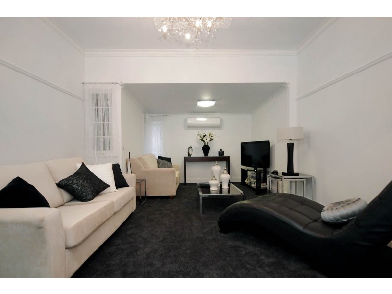 29 Collins Street, Mount Lofty QLD 4350