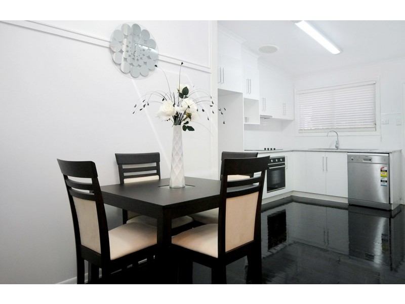 29 Collins Street, Mount Lofty QLD 4350