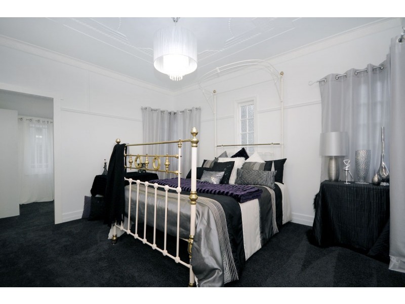 29 Collins Street, Mount Lofty QLD 4350