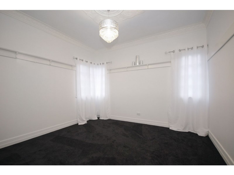 29 Collins Street, Mount Lofty QLD 4350