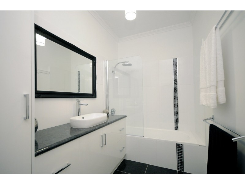 29 Collins Street, Mount Lofty QLD 4350