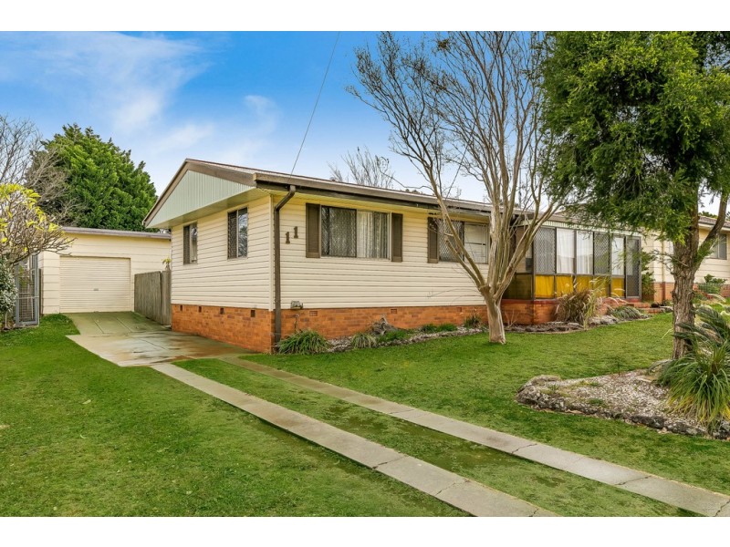 11 Brown Street, Rockville QLD 4350