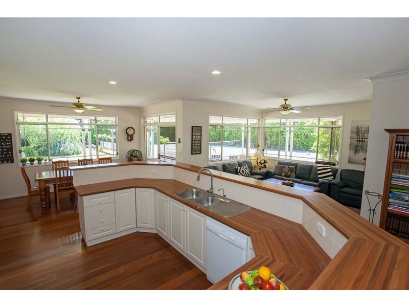 80 Bouganvillea Drive, Middle Ridge QLD 4350