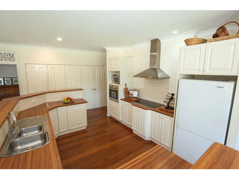 80 Bouganvillea Drive, Middle Ridge QLD 4350