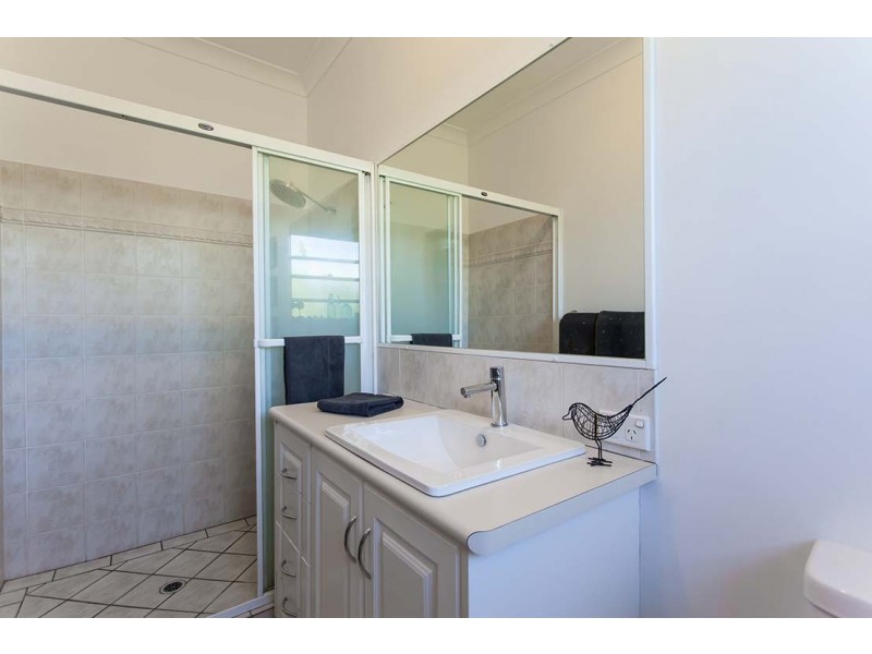 80 Bouganvillea Drive, Middle Ridge QLD 4350