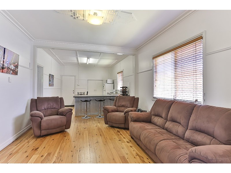 251 West Street, Harristown QLD 4350