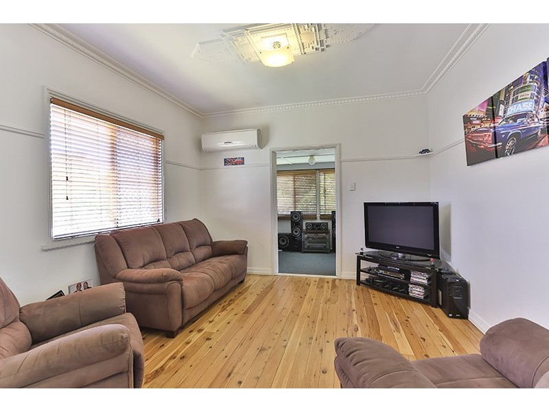 251 West Street, Harristown QLD 4350