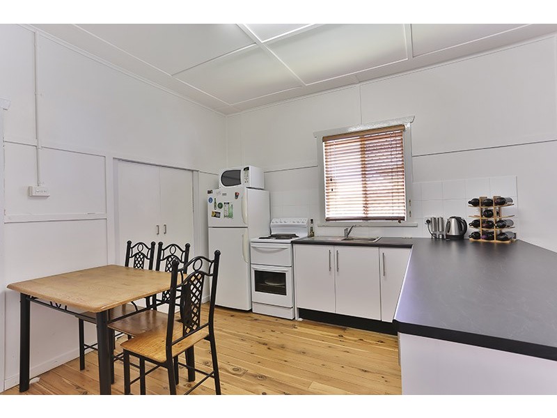 251 West Street, Harristown QLD 4350