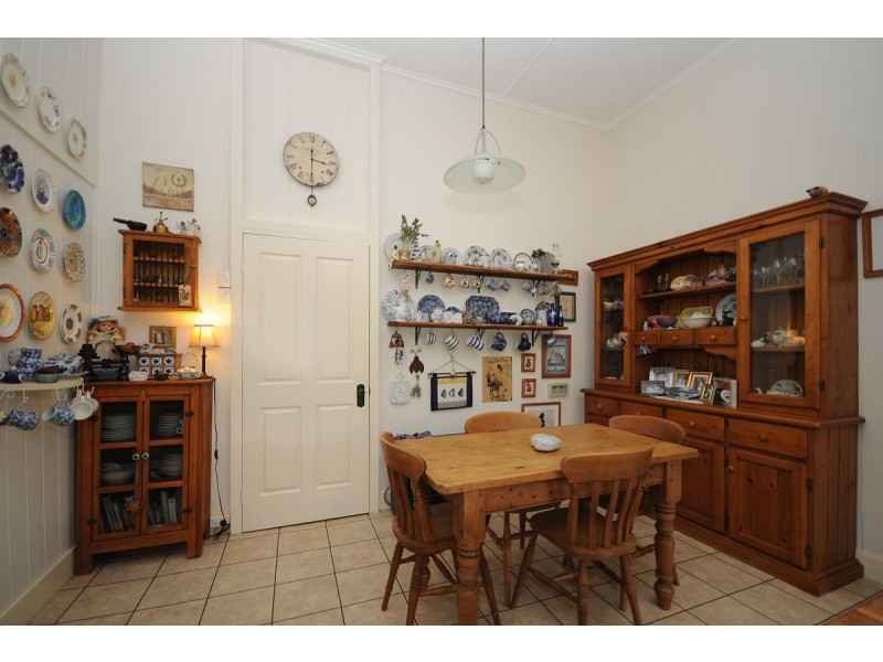 111 Hampton Road, Hampton QLD 4352