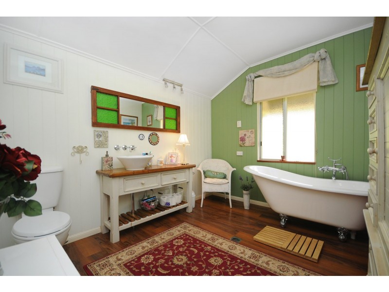 111 Hampton Road, Hampton QLD 4352