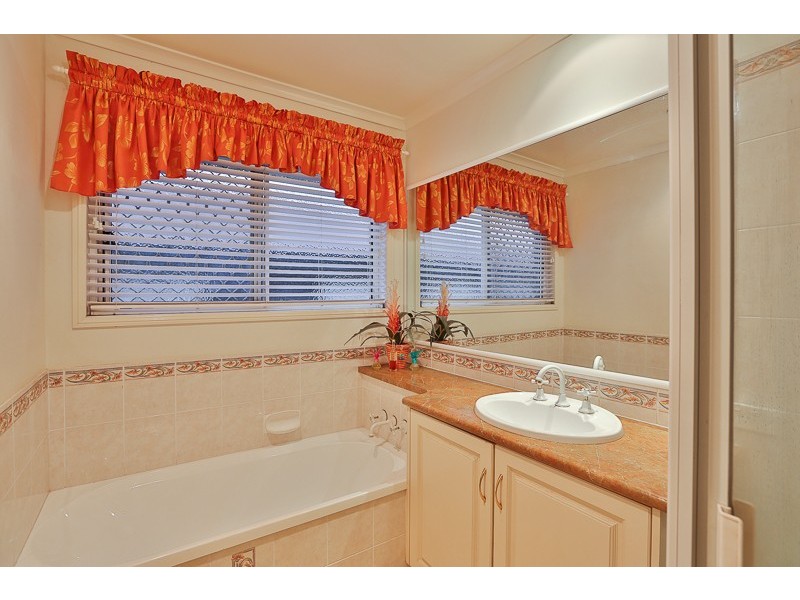 10 Macrossan Street, Cranley QLD 4350