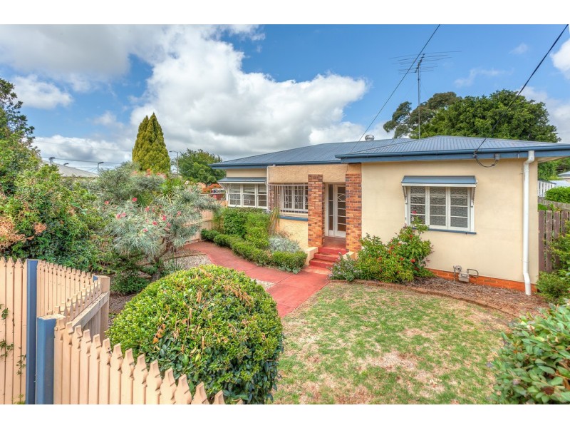 136 Holberton Street, Newtown QLD 4350